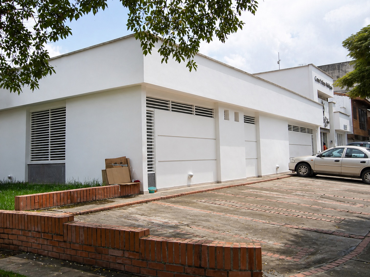 Clínica Salud y Belleza · 4