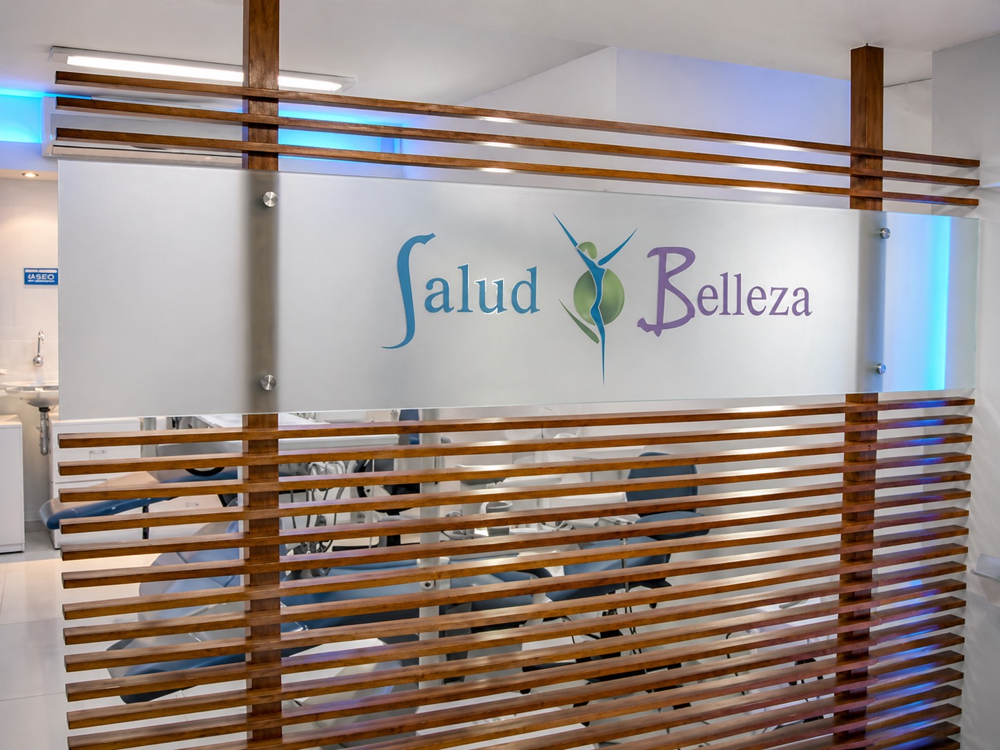 Clínica Salud y Belleza · 6